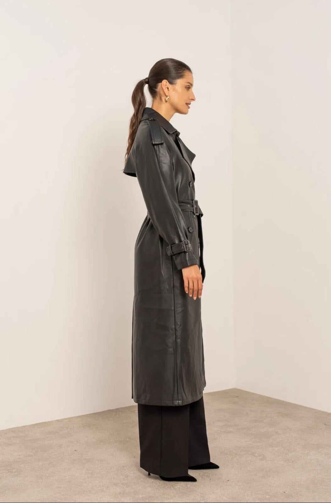 Trench long effet cuir noir